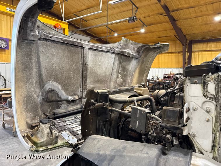 image for item EU2167 1999 GMC C7500 truck cab and chassis