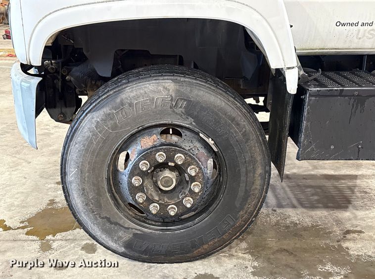 image for item EU2167 1999 GMC C7500 truck cab and chassis