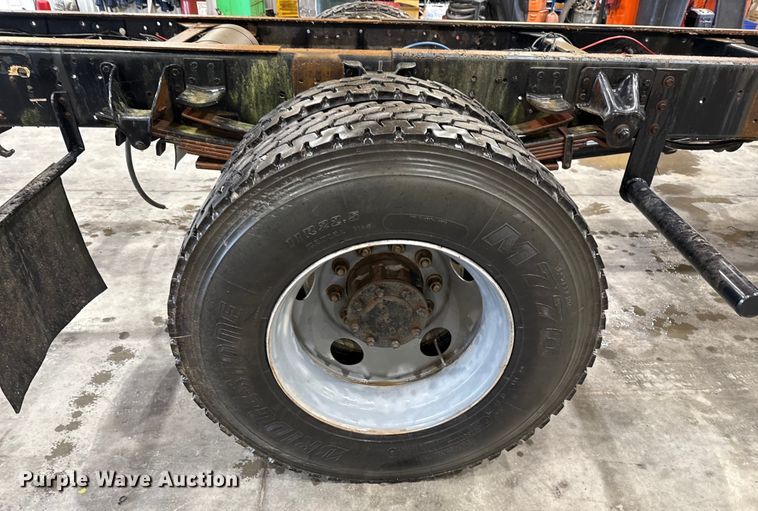 image for item EU2167 1999 GMC C7500 truck cab and chassis