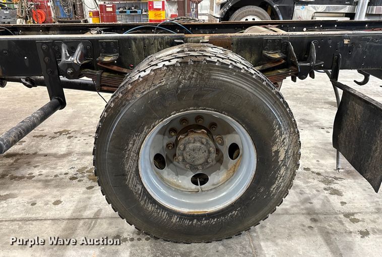 image for item EU2167 1999 GMC C7500 truck cab and chassis