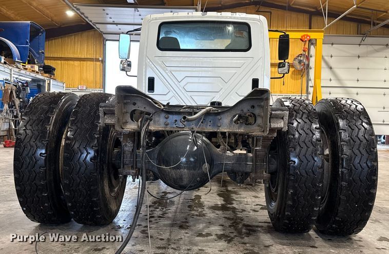 image for item EU2170 2002 International 4300 truck cab and chassis