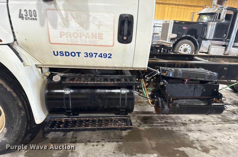 image for item EU2170 2002 International 4300 truck cab and chassis