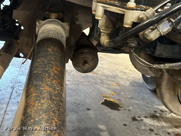 image for item EU2170 2002 International 4300 truck cab and chassis