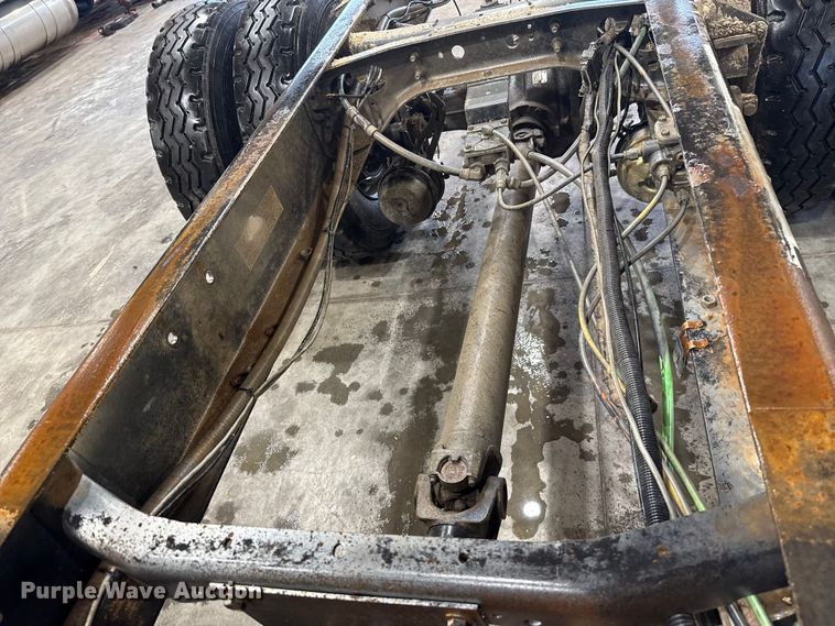 image for item EU2170 2002 International 4300 truck cab and chassis