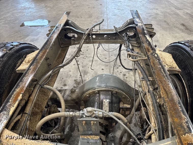 image for item EU2170 2002 International 4300 truck cab and chassis