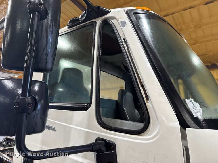 image for item EU2170 2002 International 4300 truck cab and chassis