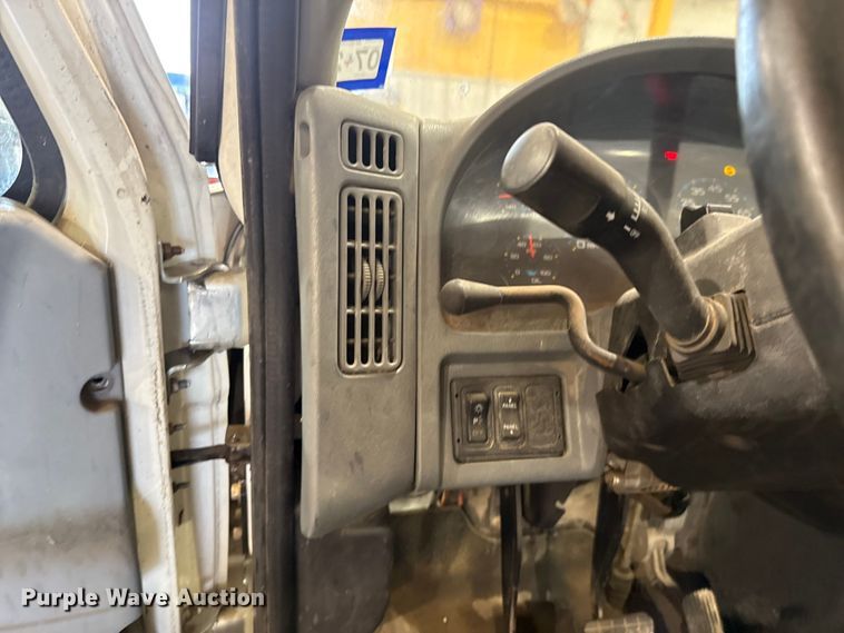 image for item EU2170 2002 International 4300 truck cab and chassis