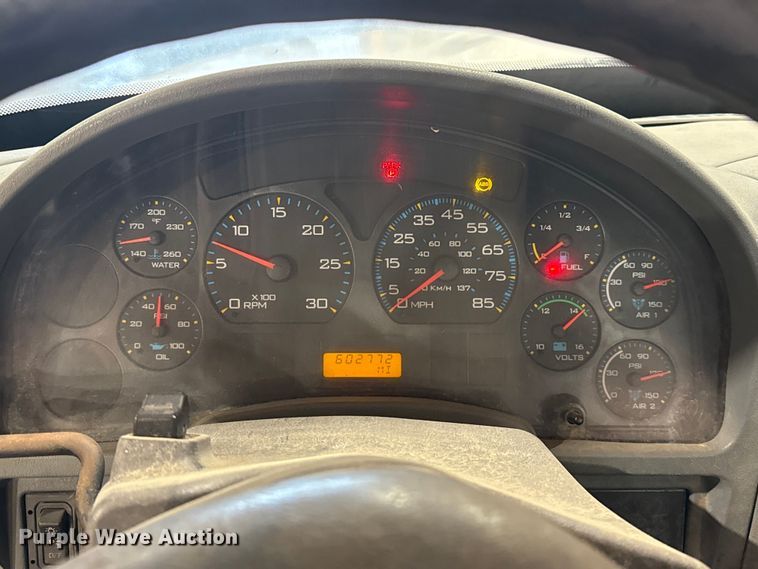 image for item EU2170 2002 International 4300 truck cab and chassis