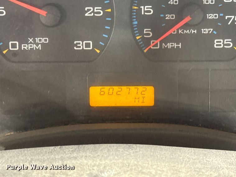 image for item EU2170 2002 International 4300 truck cab and chassis