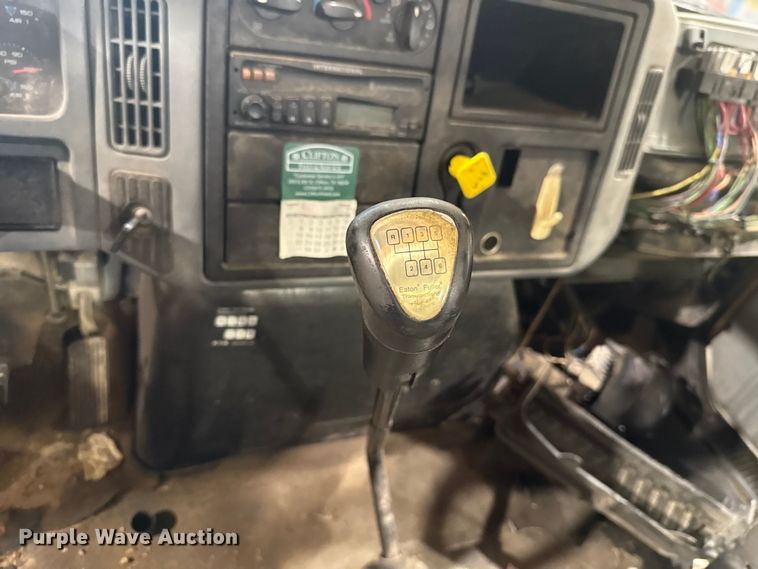 image for item EU2170 2002 International 4300 truck cab and chassis