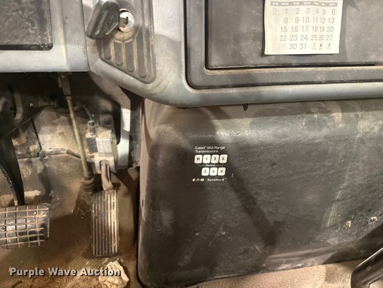 image for item EU2170 2002 International 4300 truck cab and chassis