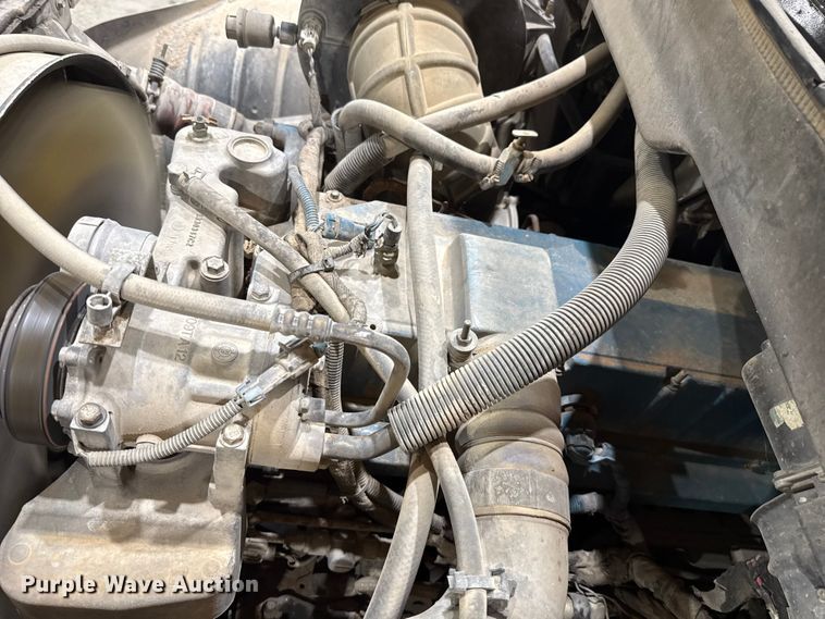 image for item EU2170 2002 International 4300 truck cab and chassis