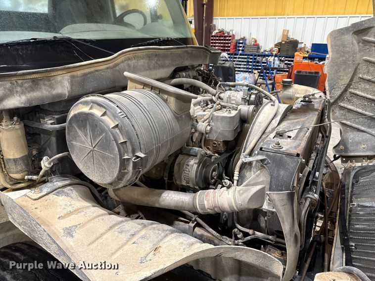 image for item EU2170 2002 International 4300 truck cab and chassis