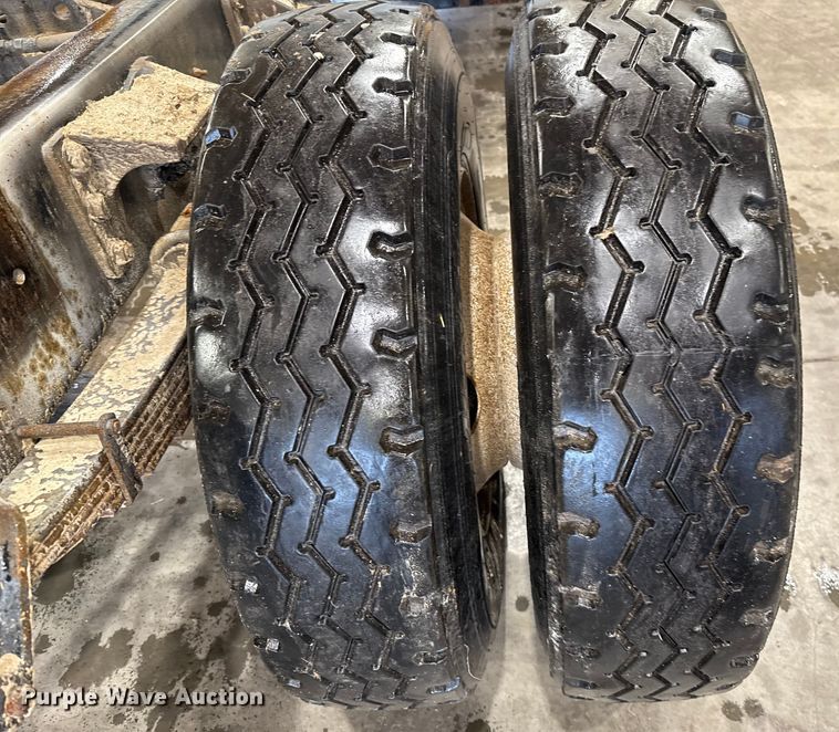 image for item EU2170 2002 International 4300 truck cab and chassis