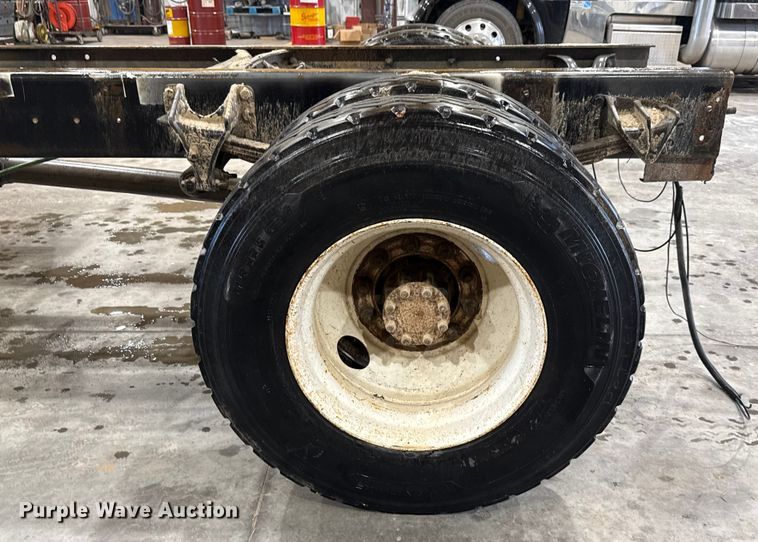 image for item EU2170 2002 International 4300 truck cab and chassis