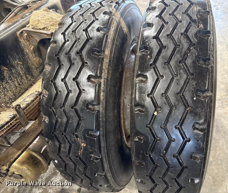 image for item EU2170 2002 International 4300 truck cab and chassis