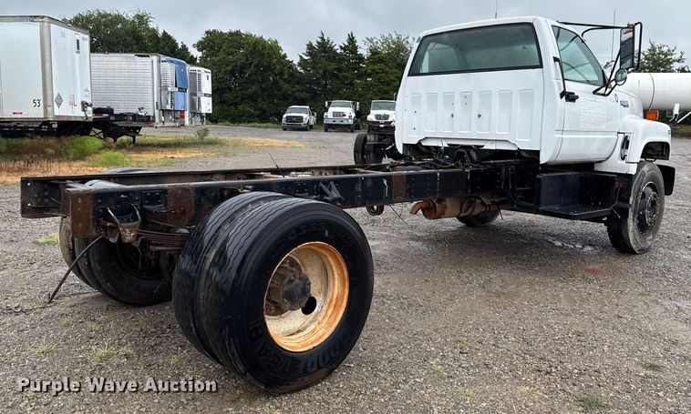 image for item EU2172 1994 Chevrolet Kodiak truck cab and chassis