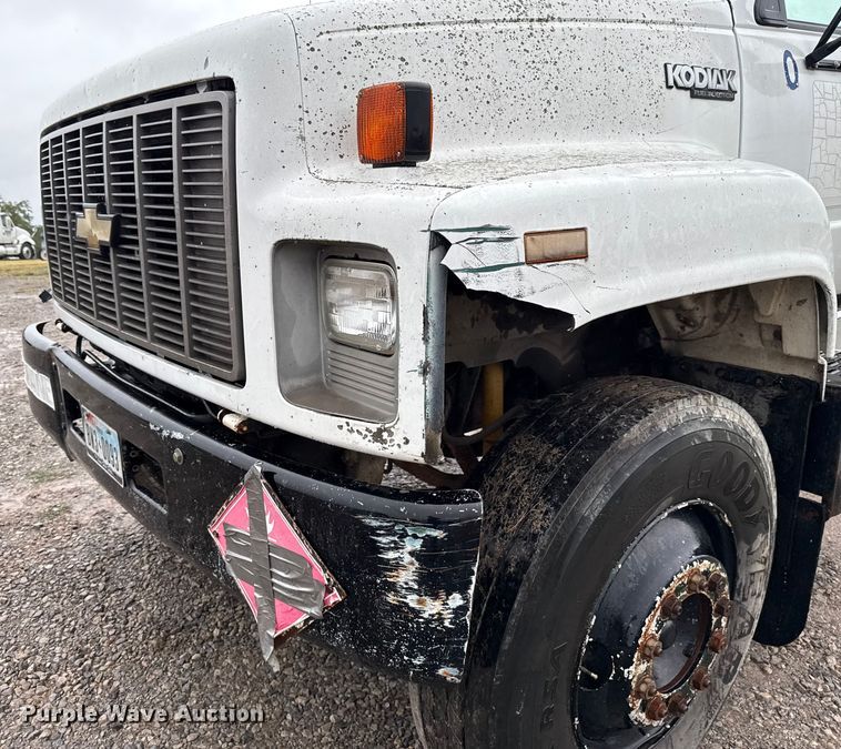 image for item EU2172 1994 Chevrolet Kodiak truck cab and chassis