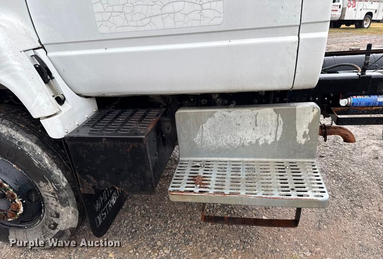 image for item EU2172 1994 Chevrolet Kodiak truck cab and chassis