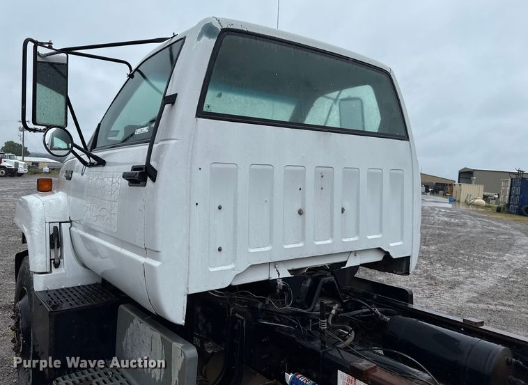 image for item EU2172 1994 Chevrolet Kodiak truck cab and chassis