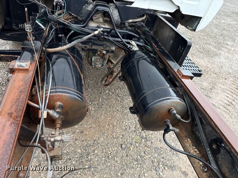 image for item EU2172 1994 Chevrolet Kodiak truck cab and chassis