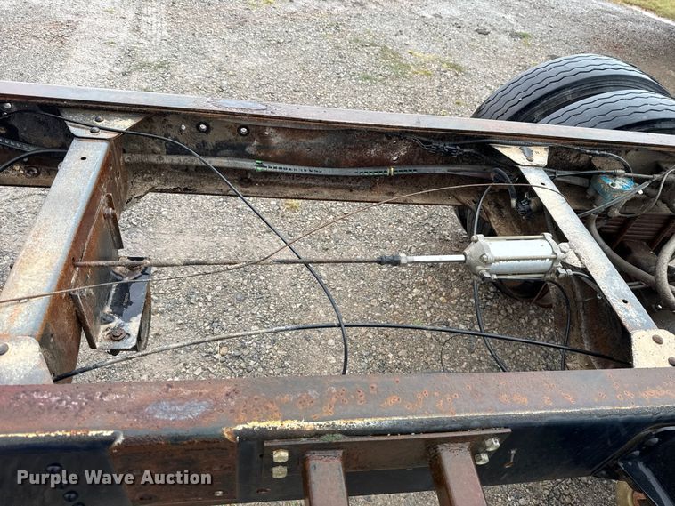 image for item EU2172 1994 Chevrolet Kodiak truck cab and chassis