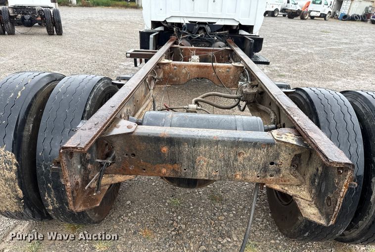 image for item EU2172 1994 Chevrolet Kodiak truck cab and chassis