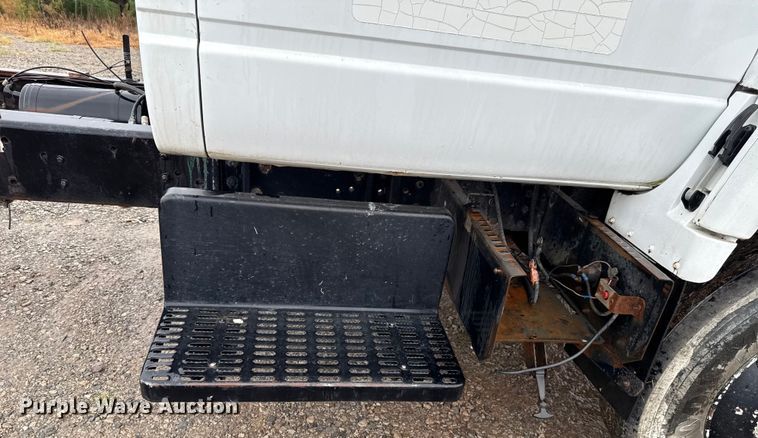 image for item EU2172 1994 Chevrolet Kodiak truck cab and chassis