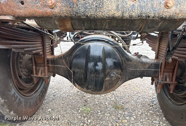 image for item EU2172 1994 Chevrolet Kodiak truck cab and chassis