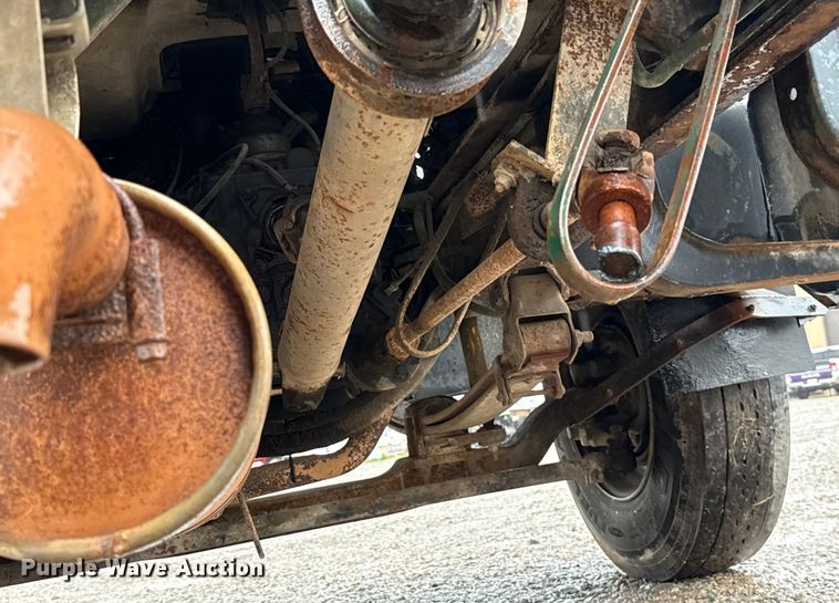 image for item EU2172 1994 Chevrolet Kodiak truck cab and chassis