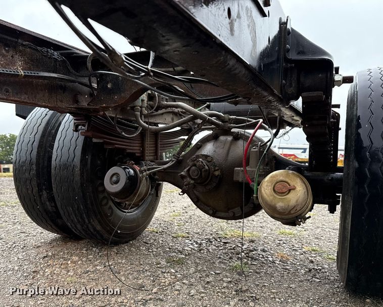 image for item EU2172 1994 Chevrolet Kodiak truck cab and chassis