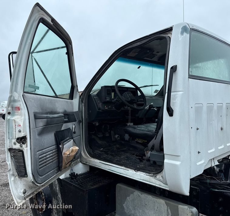 image for item EU2172 1994 Chevrolet Kodiak truck cab and chassis
