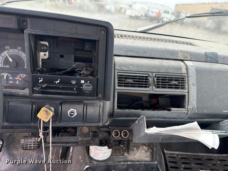 image for item EU2172 1994 Chevrolet Kodiak truck cab and chassis