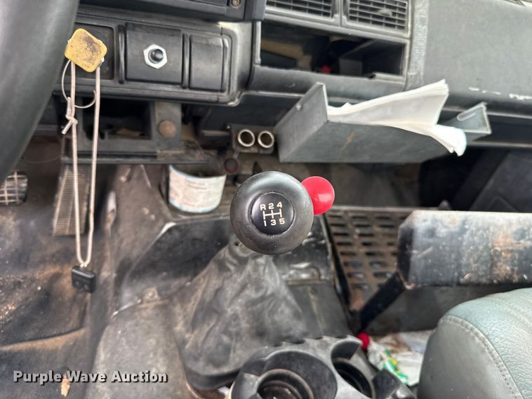 image for item EU2172 1994 Chevrolet Kodiak truck cab and chassis