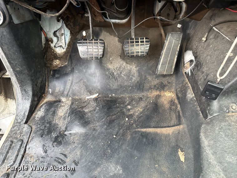 image for item EU2172 1994 Chevrolet Kodiak truck cab and chassis