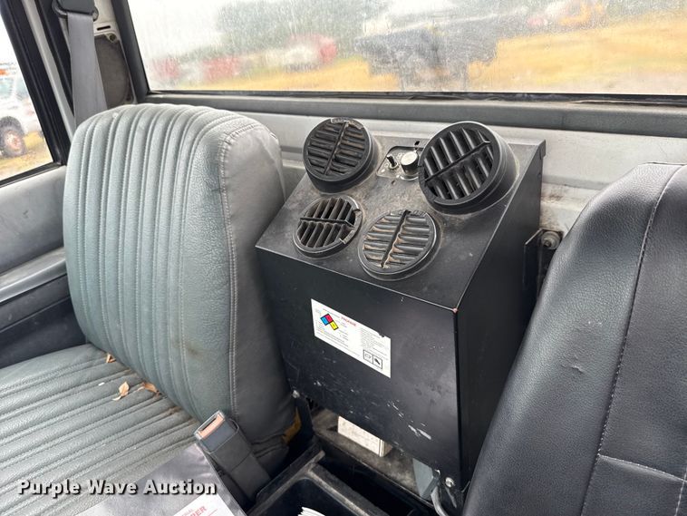 image for item EU2172 1994 Chevrolet Kodiak truck cab and chassis