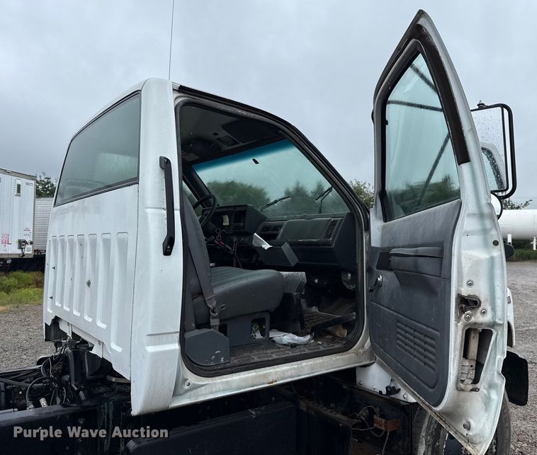 image for item EU2172 1994 Chevrolet Kodiak truck cab and chassis