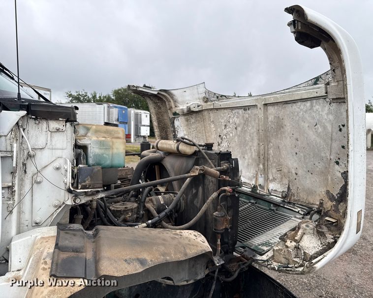 image for item EU2172 1994 Chevrolet Kodiak truck cab and chassis