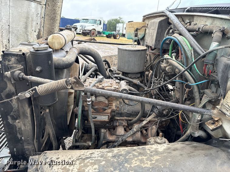 image for item EU2172 1994 Chevrolet Kodiak truck cab and chassis