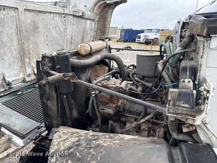 image for item EU2172 1994 Chevrolet Kodiak truck cab and chassis