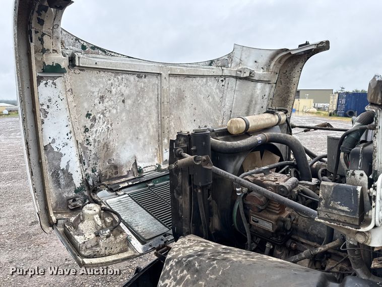 image for item EU2172 1994 Chevrolet Kodiak truck cab and chassis