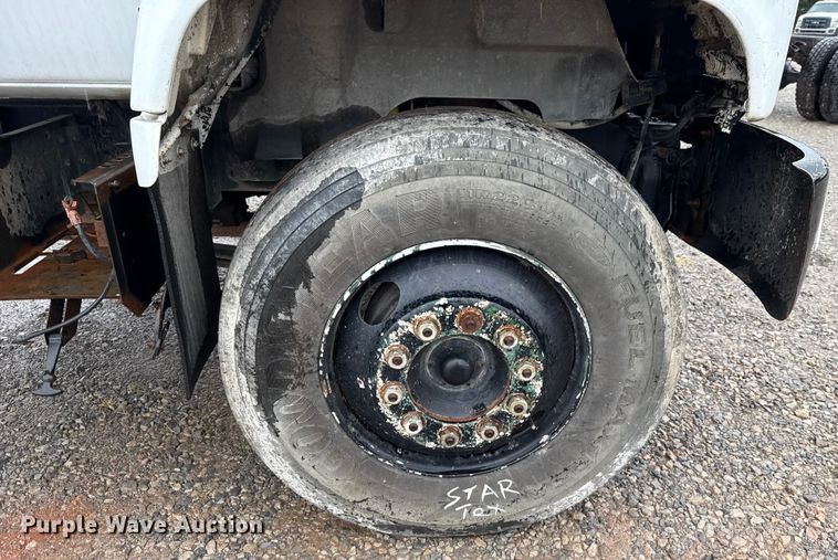 image for item EU2172 1994 Chevrolet Kodiak truck cab and chassis