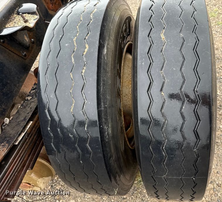 image for item EU2172 1994 Chevrolet Kodiak truck cab and chassis