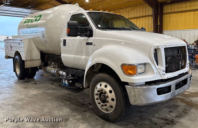 image for item EU2177 2011 Ford F-750 truck cab and chassis