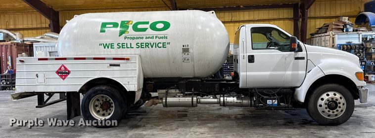 image for item EU2177 2011 Ford F-750 truck cab and chassis