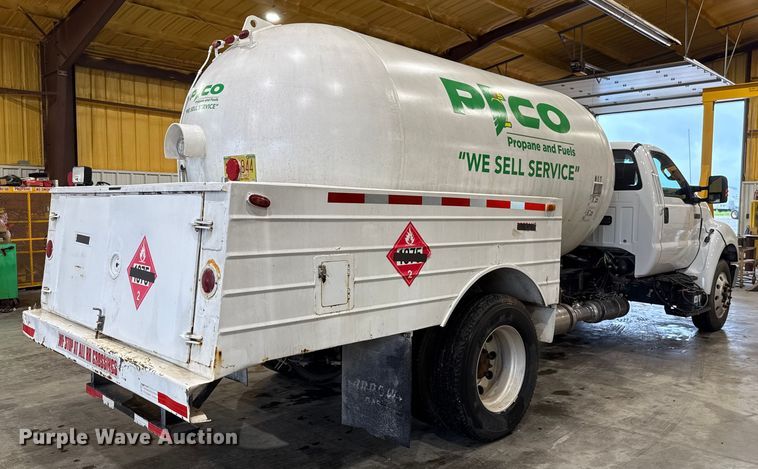 image for item EU2177 2011 Ford F-750 truck cab and chassis