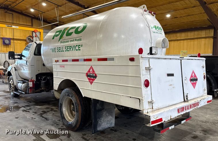 image for item EU2177 2011 Ford F-750 truck cab and chassis