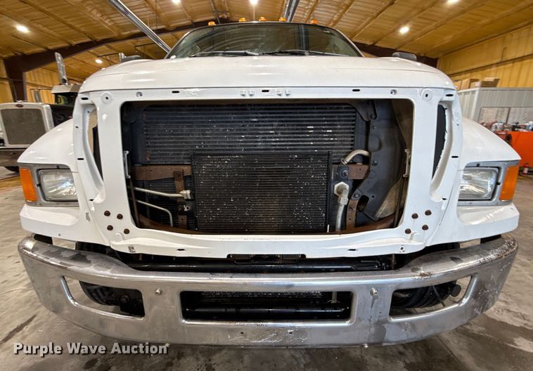 image for item EU2177 2011 Ford F-750 truck cab and chassis