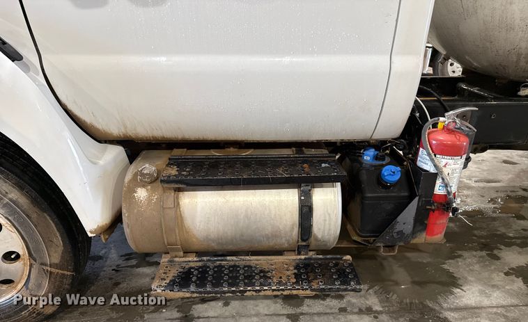 image for item EU2177 2011 Ford F-750 truck cab and chassis