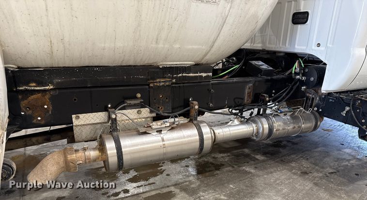 image for item EU2177 2011 Ford F-750 truck cab and chassis